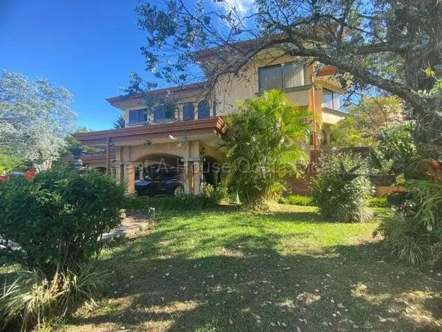 HA Se Vende Exclusiva Casa Tipo Quinta de 5,992 m² – Los Ángeles de San Rafael, Heredia #26-1942