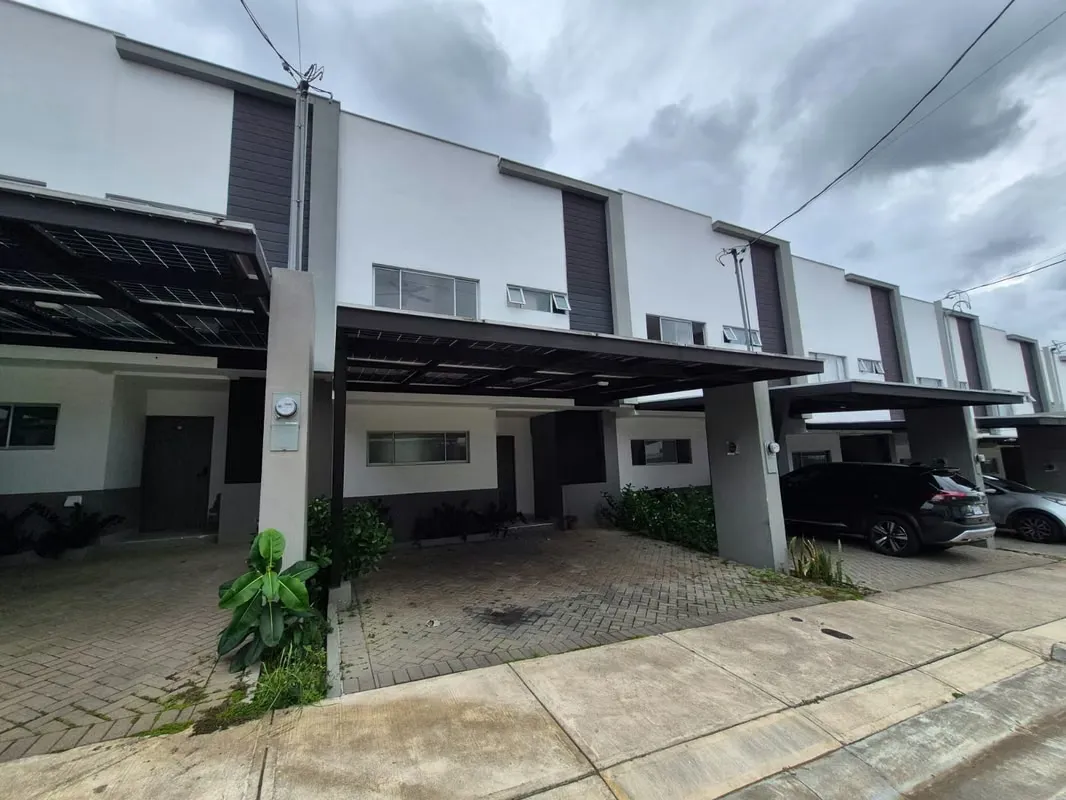 ¡Hermosa Casa en alquiler en Condominio Naos Resort!