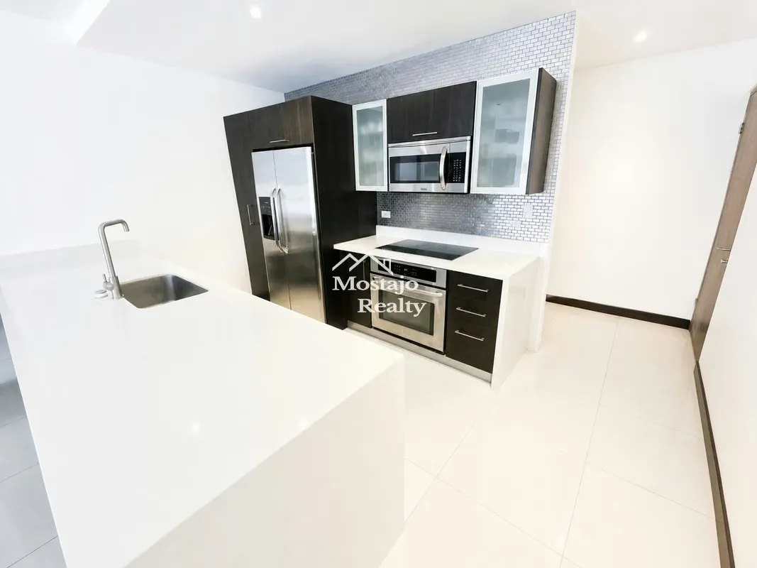 Venta de apartamento, Condominio Montesol, Santa Ana Centro