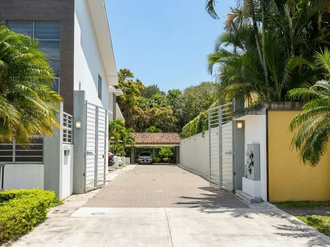 Furnished House of Luxury for Rent - 124; Santa Ana