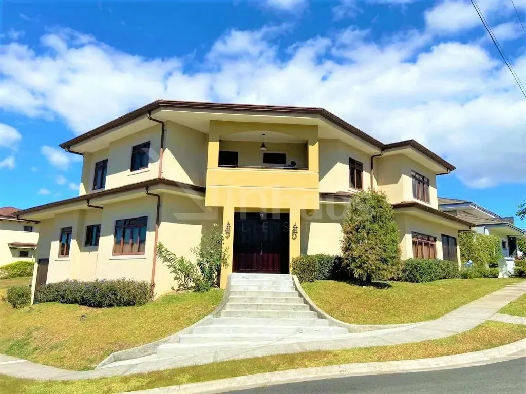 id 42795 Venta de Casa en Condominio Tierras del Este