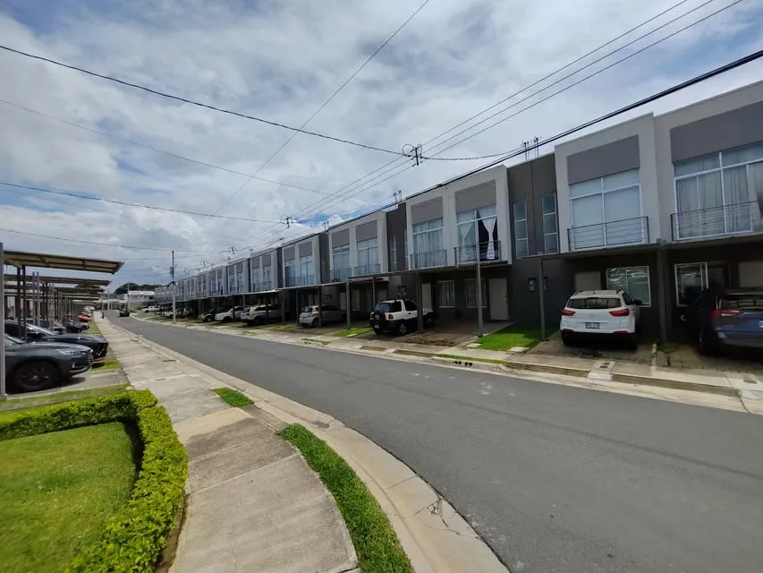 Venta de Casa en San Antonio de Alajuela. 25-646