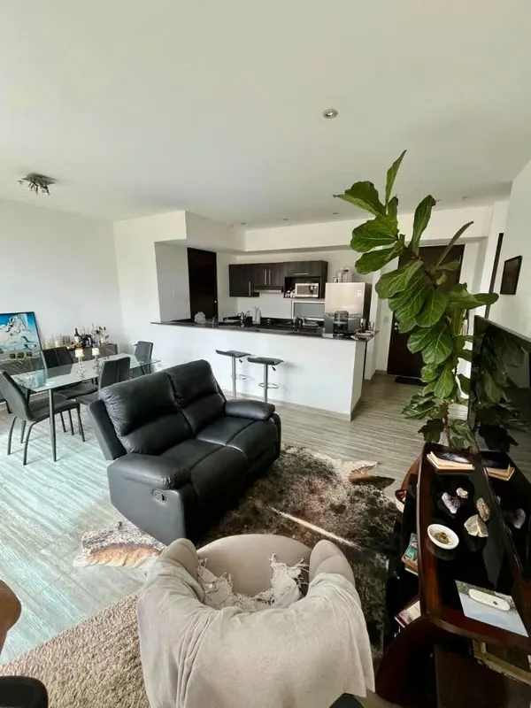 Este apartamento se encuentra en el quinto piso con una preciosa vista al parque Perú y muy cerca de La Sabana. Esta zona se ...