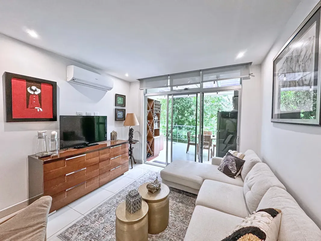 Condo-apartment Riverpark with large terrace for sale in Santa Ana