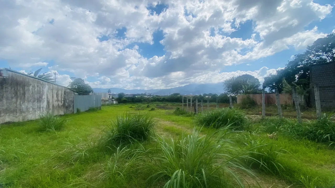 Excellent investment opportunity in Santo Domingo, Heredia, Santa Rosa area, just minutes from the ...