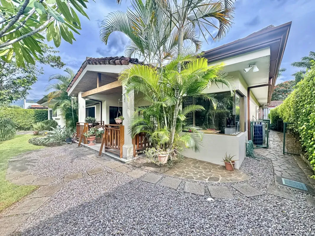 Venta de casa en condominio en Santa Ana, Piedades