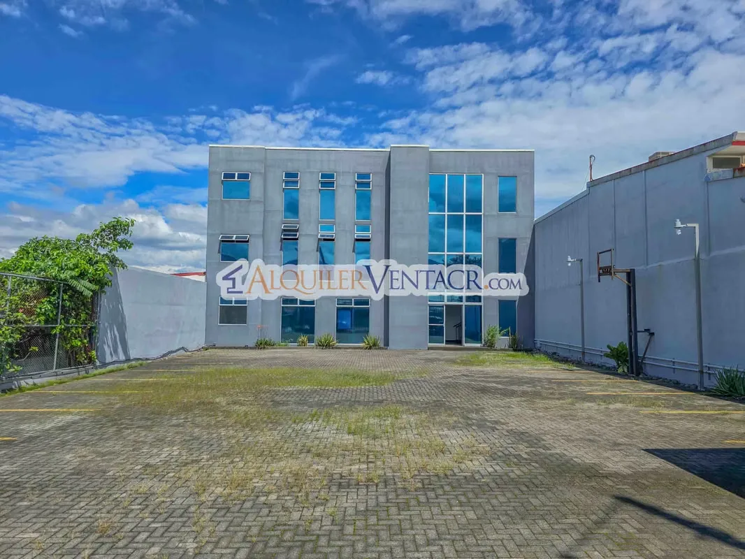 EDIFICIO DE 951 M2 PARA OFICINAS O COMERCIO EN SANTA ANA POZOS