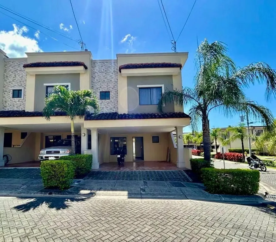 Santa Ana Hills, muy linda-amplia-fina, 3 hab, 2.5 baños, s-TV, full A/C, patio, coch-4, ubicacion.