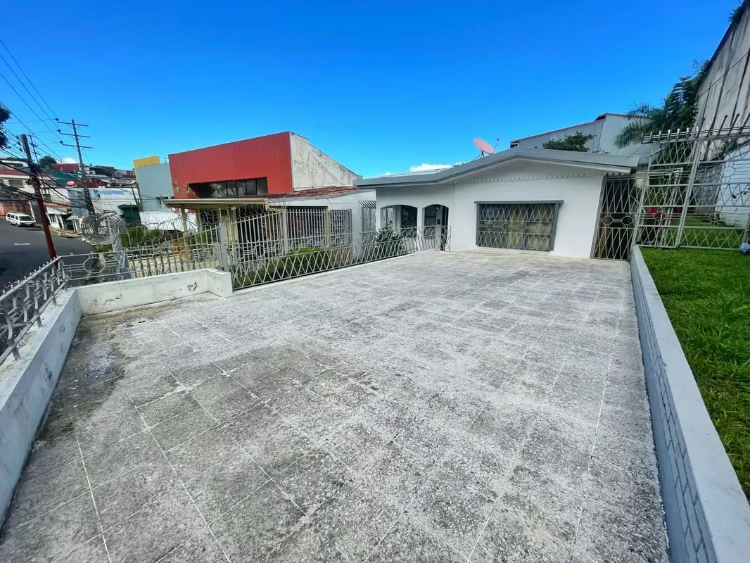 Se vende solo terreno, uso mixto en Barrio La Pitahaya! P426