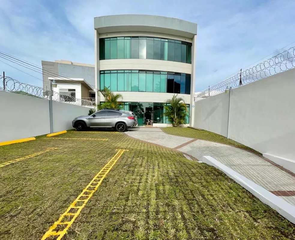 EDIFICIO DE 520 M2 PARA OFICINAS SOBRE BOULEVARD DENT SAN PEDRO
