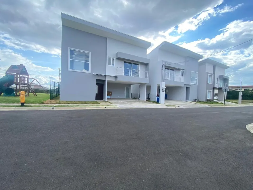 Casa Nueva para Alquilar en Santo Domingo, Heredia