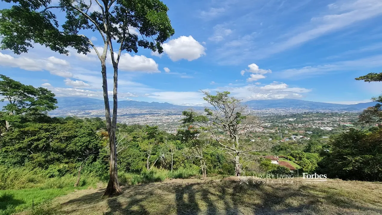 If you are looking for an ideal place to build a mountain house, do not miss this opportunity to acquire the Lindavista Land, located in the Escazú mountain sector, ...
