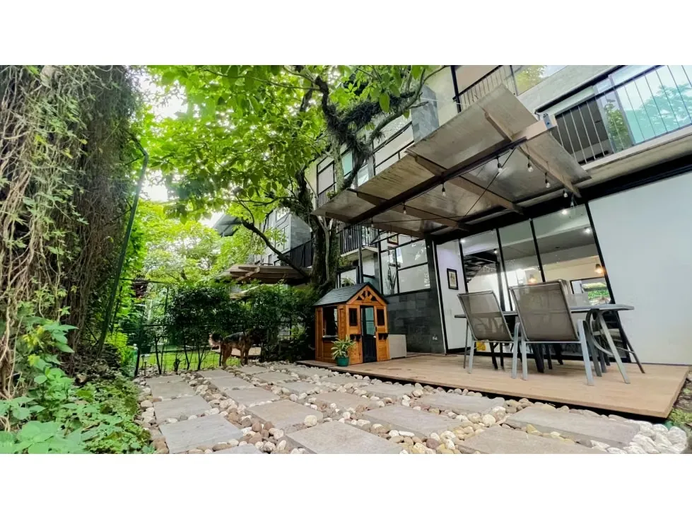Apartamento de 3 niveles en Piedades