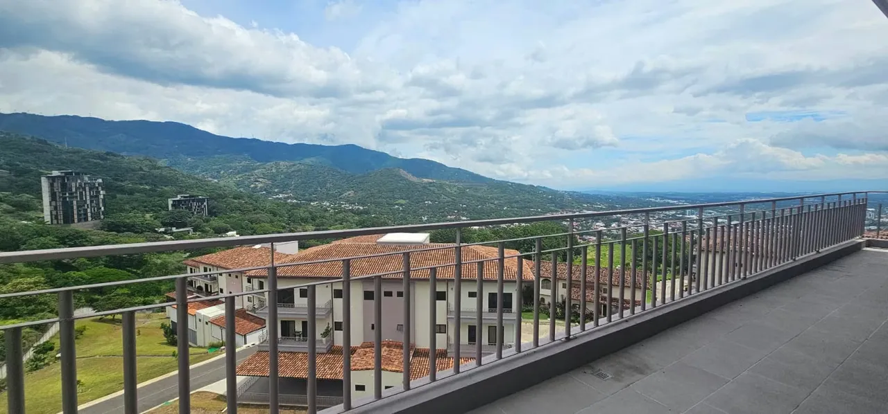 Venta de espectacular penthouse nuevo con vista panoramica en Santa Ana, Alto de las Palomas