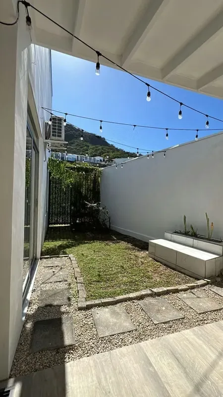 Venta de Casa en Condominio Vistas en Santa Ana con Exclusivas Amenidades