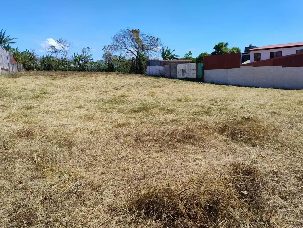 Excellent lot for sale on the main street of Santo Tomás de Santo Domingo de Heredia.
