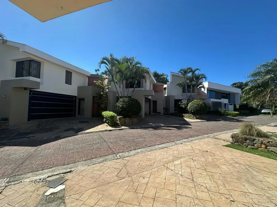 VENTA Y ALQUILER DE CASA EN CONDOMINIO BONAIRE - ESCAZÚ